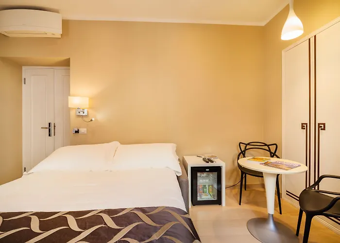 Scalinata Di Spagna Otel 3*